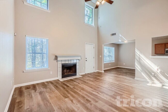 Foto del edificio - 4122 Ravenwood Ct