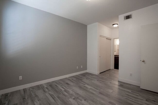Building Photo - 9050 W Warm Springs Rd