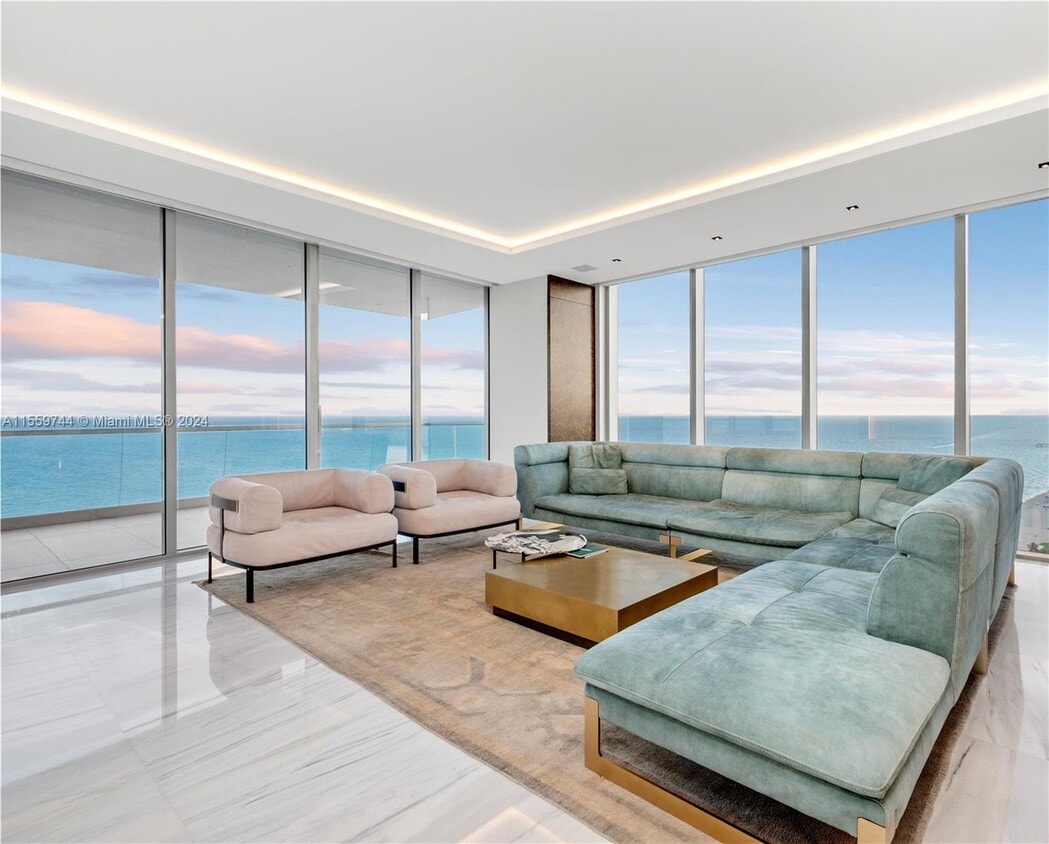 Foto principal - 17901 Collins Ave