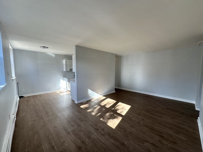 Building Photo - 25 Henry Ave