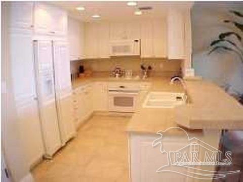 Building Photo - 2 Portofino Dr