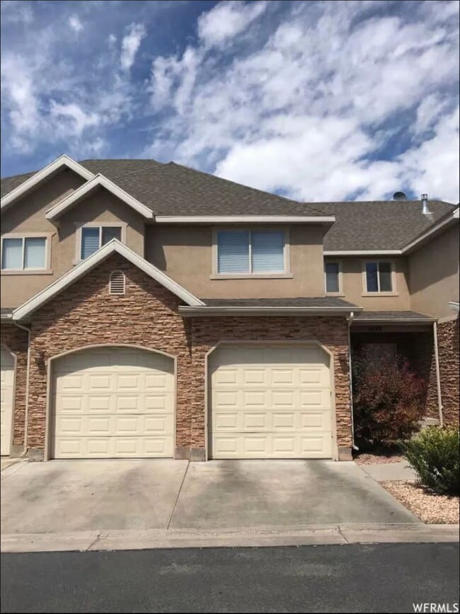 Building Photo - 1029 N Plaza Dr