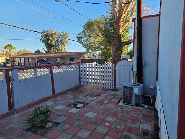Foto del edificio - Cutest 2 bed/2 bath with enclosed AZ room in Bullhead City!