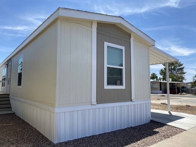 Foto del edificio - 2060 N Center St