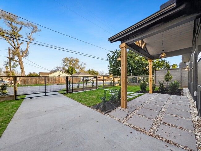 Foto del edificio - 5619 Chapman St