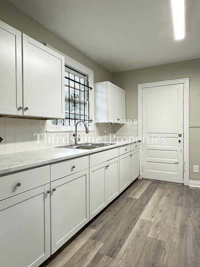 Foto del edificio - 562 W 49th St