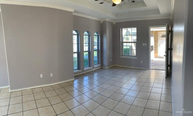 Foto del edificio - 3708 W Sarah Evans St
