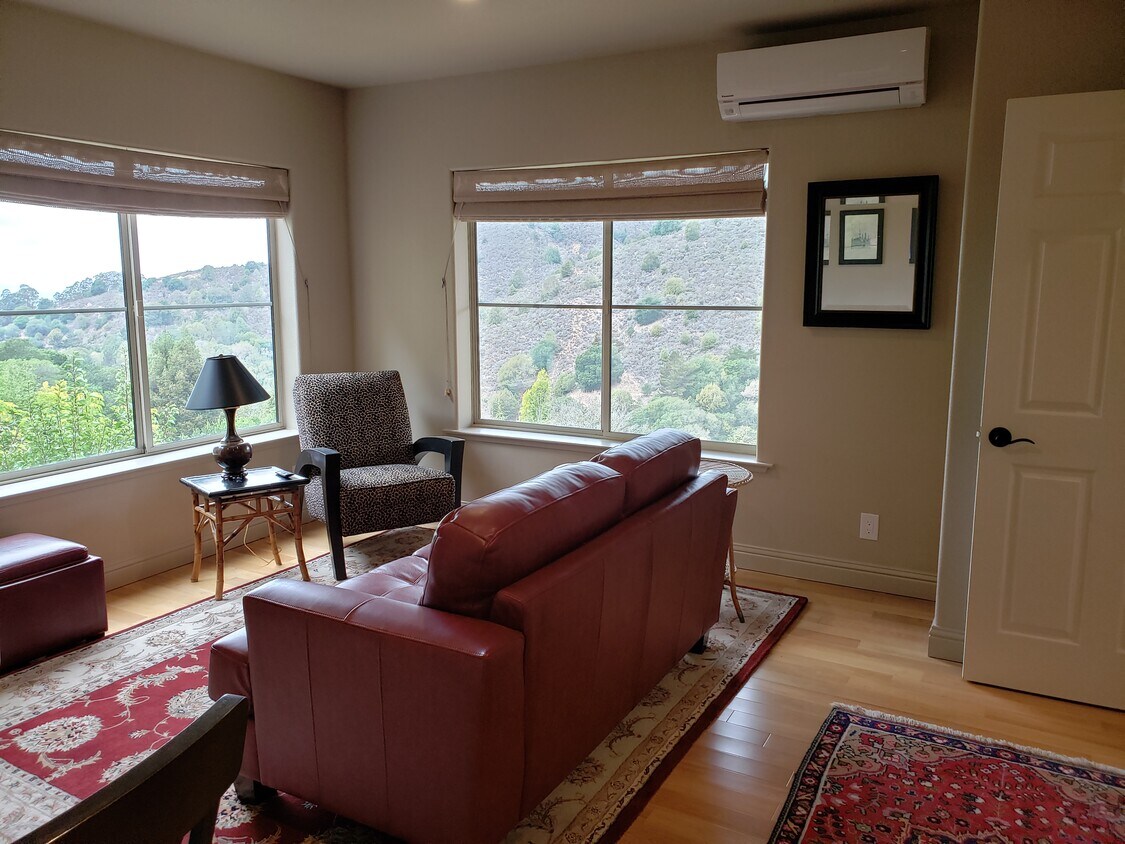 Living Room - 1117 Alvarado Rd