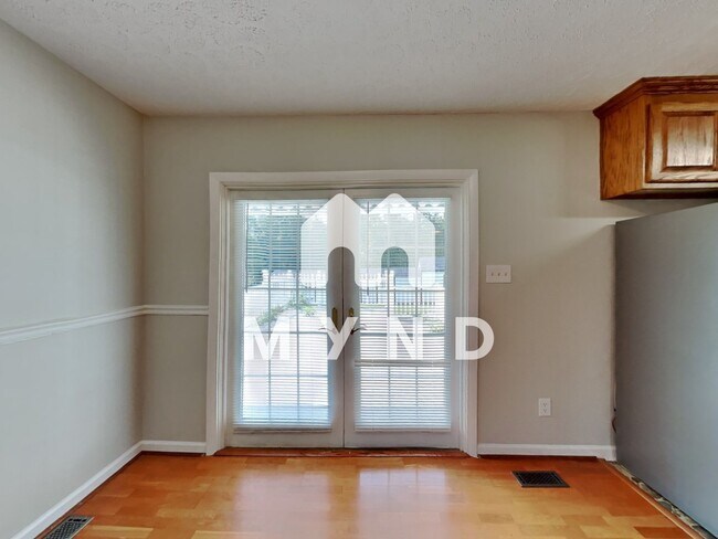 Foto del edificio - 3225 Banks Rd