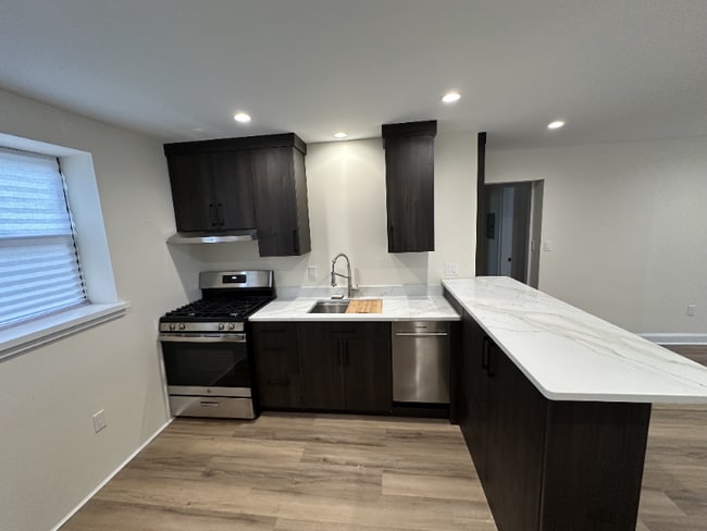 Foto del edificio - 211 Highview St