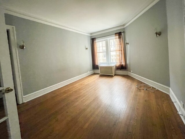 Building Photo - 536 W Brompton Ave