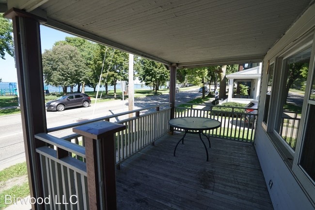 Foto del edificio - 5 br, 1.5 bath House - 505 E Gorham St