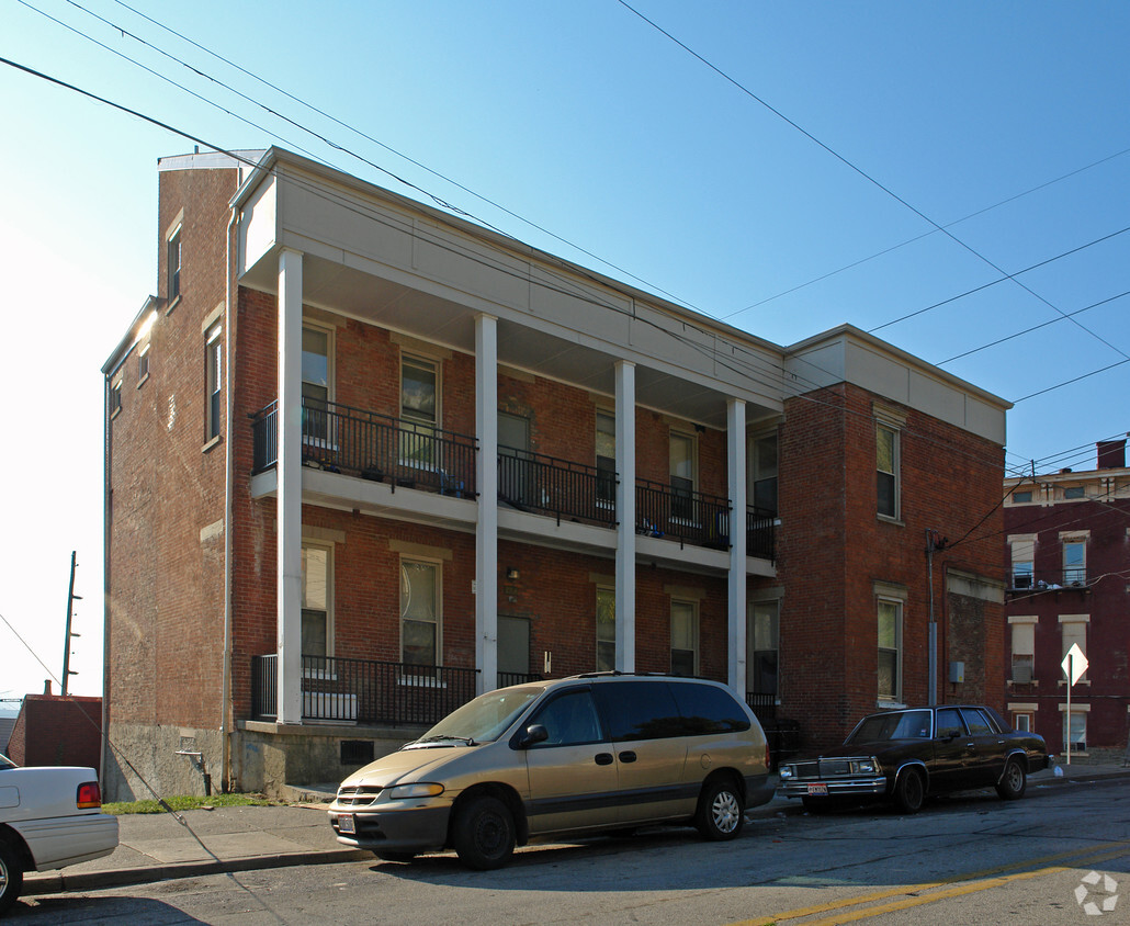 Building Photo - 2322 Gest St