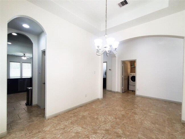 Foto del edificio - 4515 Greenleaf Dr