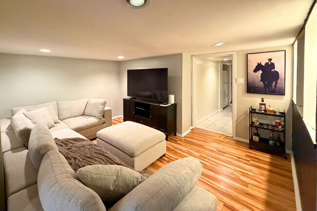 Foto del edificio - 2631 N Sheffield Ave