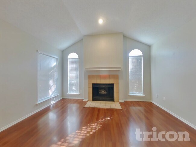 Foto del edificio - 2817 Laurel Hill Dr