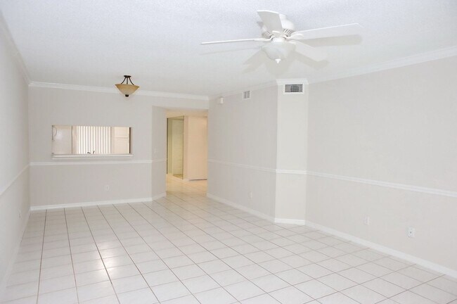 Foto del edificio - ANNUAL RENTAL - 2 Bedroom, 2 Bath Condo in...