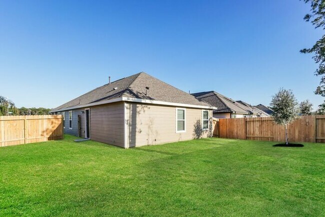 Building Photo - 2704 Atlas Dr