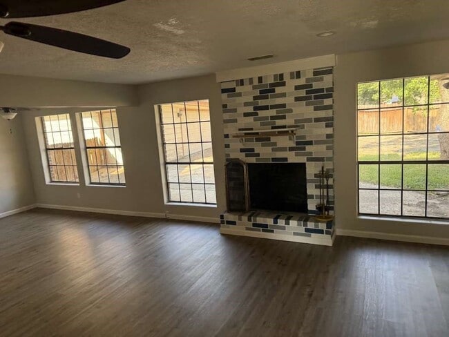 Building Photo - 540 River Plantation Dr