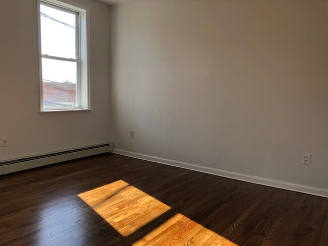 Living Room. - 104 62nd St
