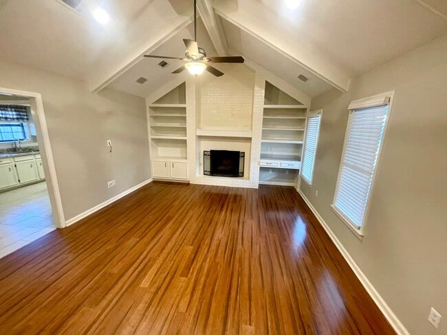 Building Photo - 3/2 Available for Rent in Madison! Madison School District!!