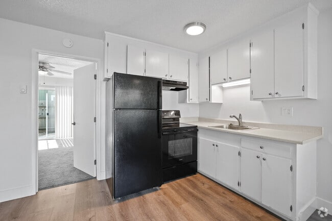 La - The Grove Apartments