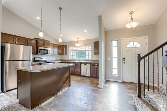 Foto del edificio - Modern Open-Concept 4 Bedroom!!