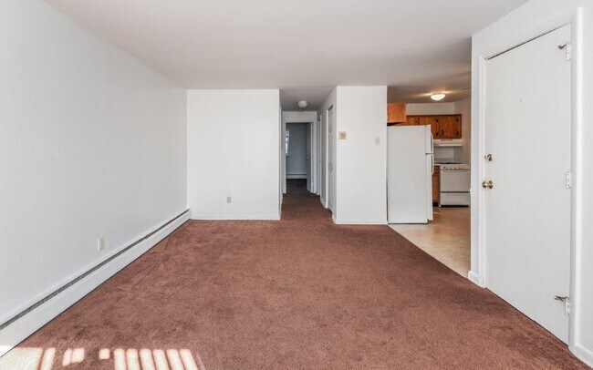 Building Photo - 317 W Poplar St