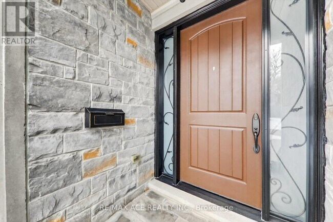 Building Photo - 90 Colonial Ave