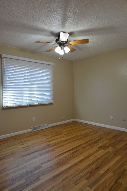 Building Photo - "Spacious 5-Bedroom 3 Bath in the Heart of...