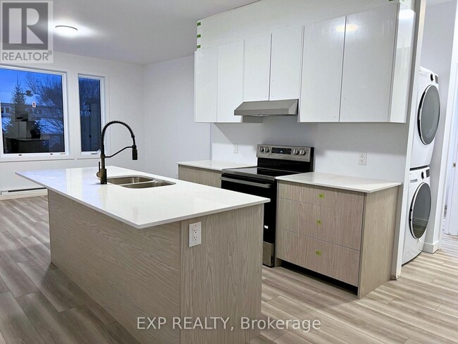 Photo du bâtiment - 1371 Louis Ln