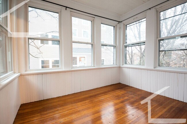 Building Photo - BROOKLINE 4 BED!!!!!!