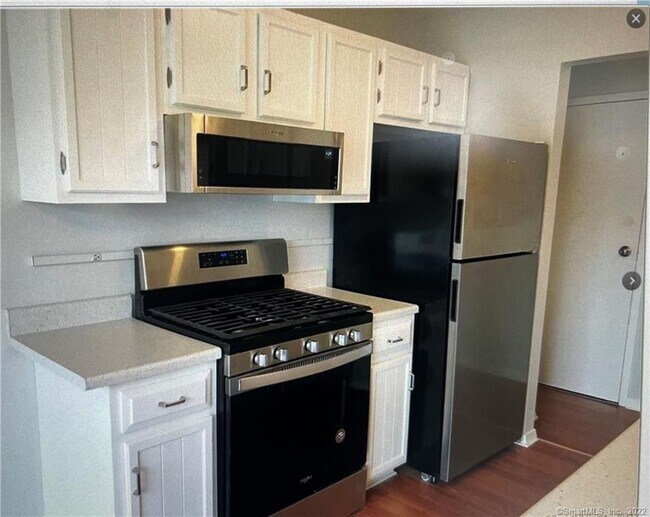 Kitchen - 27 Southwind Ln