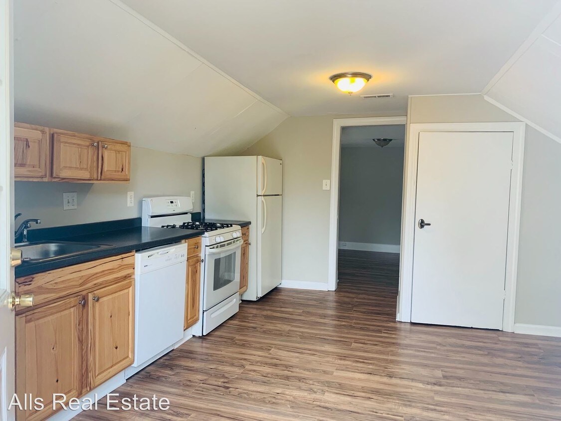 Primary Photo - 25 E Shirley Ave