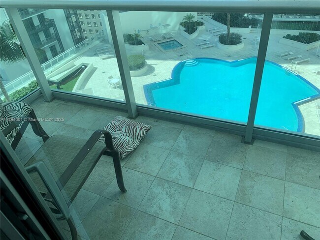 Foto del edificio - 300 S Biscayne Blvd