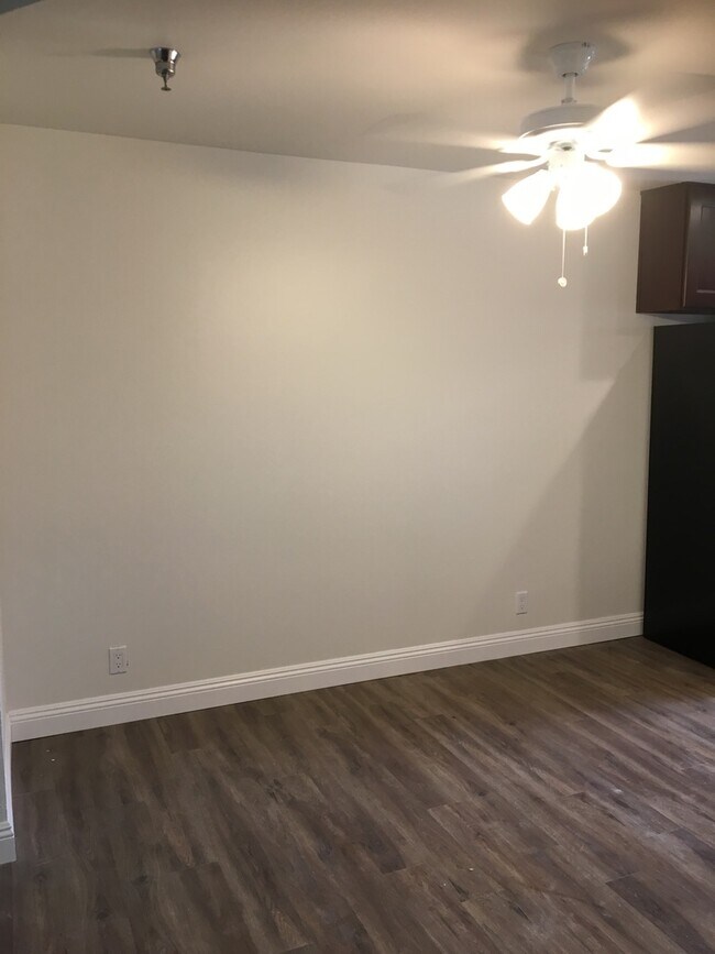 Foto del edificio - 1 bed, 1 bath River Ridge apartment on 2nd...