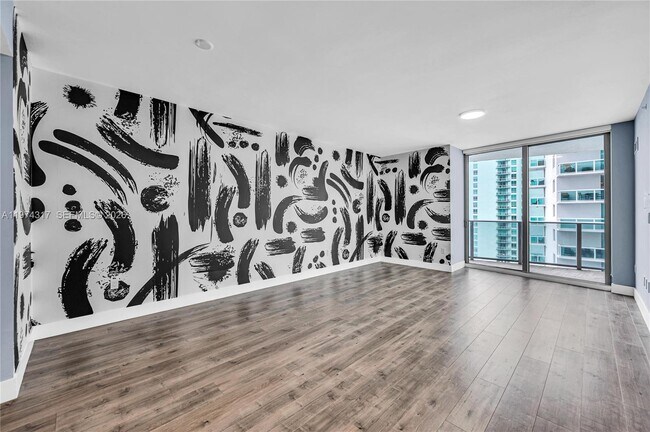 Foto del edificio - 488 NE 18th St