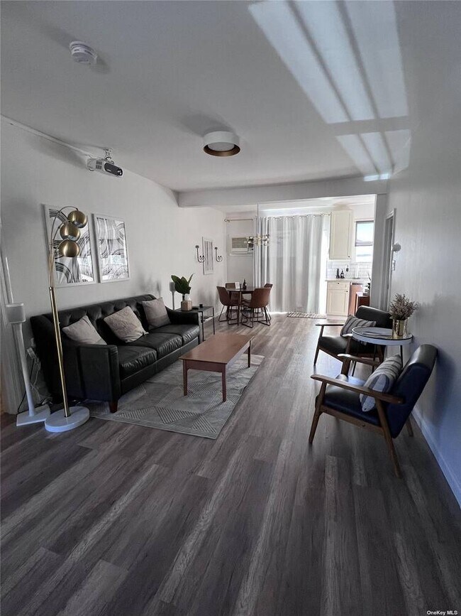 Building Photo - 2 Willow Walk