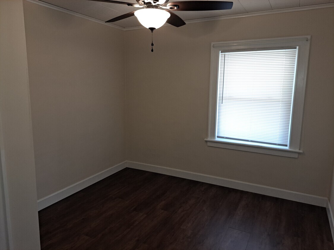 Foto principal - 120 Creekwood Dr