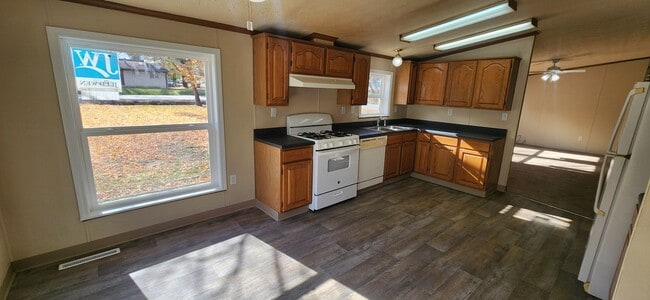 Foto del edificio - Spacious 3 Bedroom, 2.5 bathroom home with...