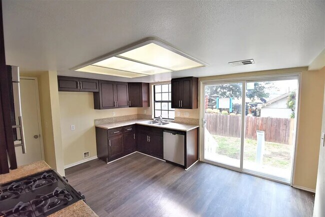 Foto del edificio - 23144 Smith Rd