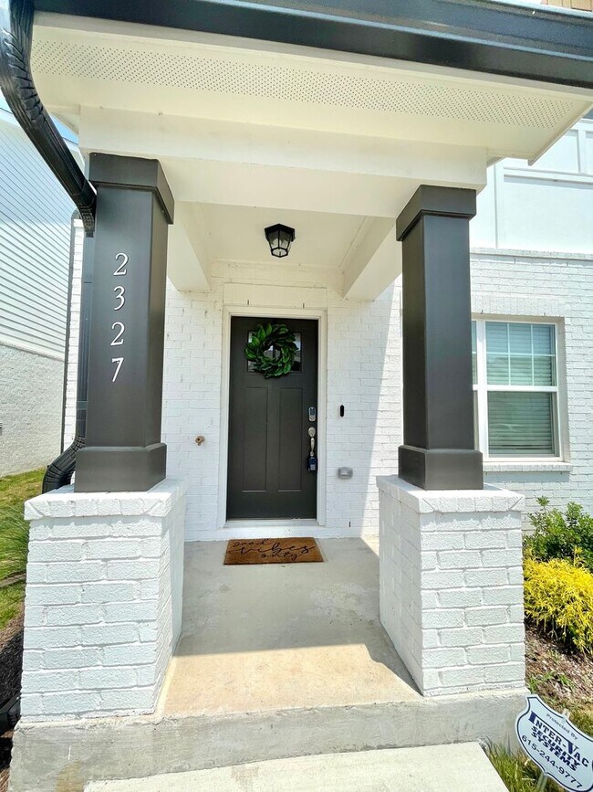 Foto del edificio - FURNISHED (or not) Like New 2020 Build Old...