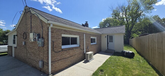 Foto del edificio - 7114 South Dr NW