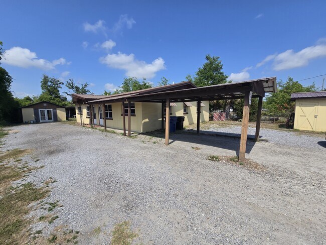 Foto del edificio - 3613 E 14th St