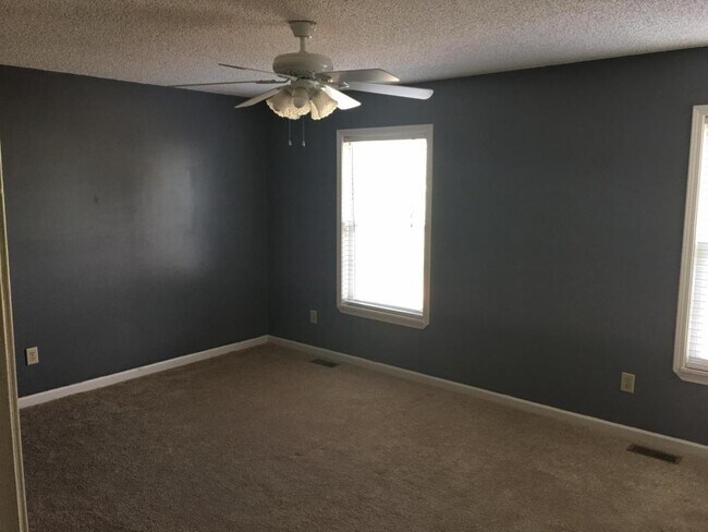 Foto del edificio - 1700 Lone Oak Rd