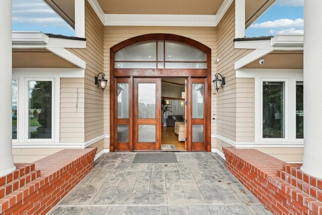 Foto del edificio - 15541 Bradshaw Rd