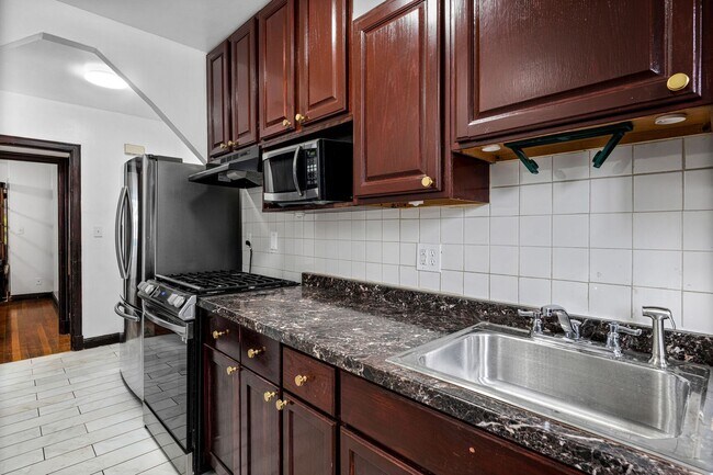 Building Photo - Newly Renovated 4BR/2BA - IMMEDIATE MOVE I...