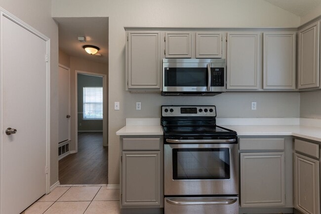 Building Photo - 1026 Silver Spruce Dr