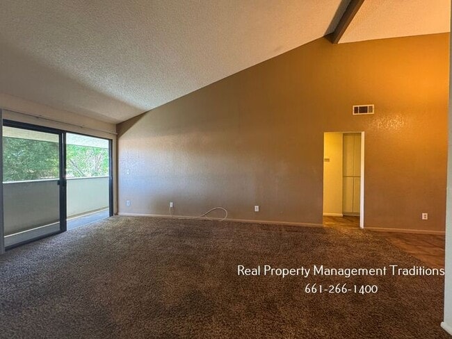 Building Photo - Willow Creek 2 bed, 1 bath condo!