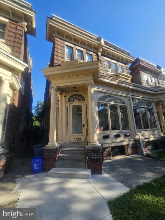 Foto del edificio - 1332 Wagner Ave